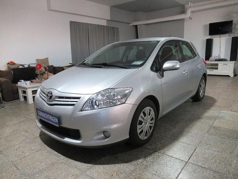 Gebraucht Toyota Auris 99 PS (72 kW) 2010 Silber Kleinwagen