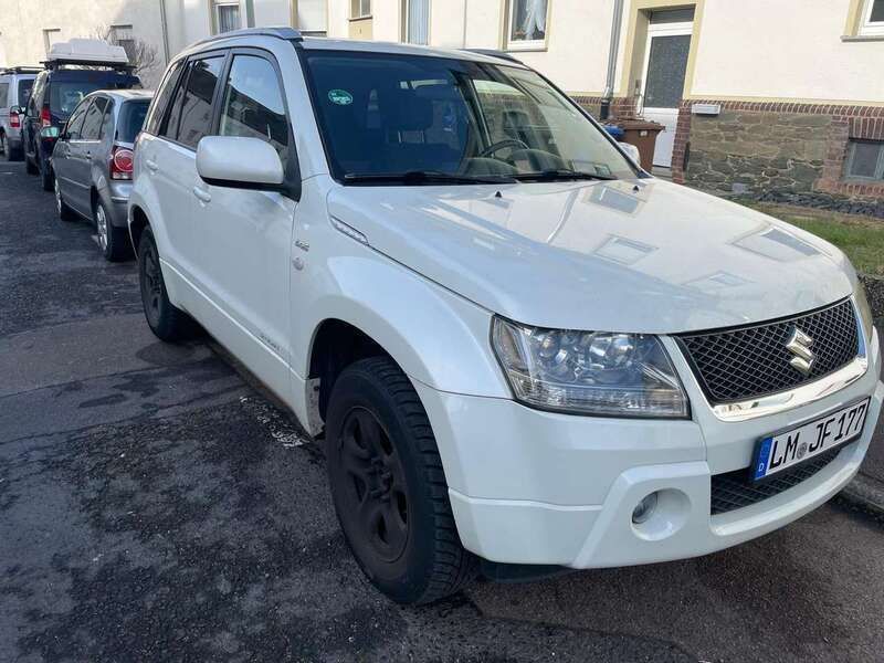 Weiß Gebraucht 2008 Suzuki Grand Vitara SUV | 4.999 € (Etwas zu teuer) - Bild 1/4