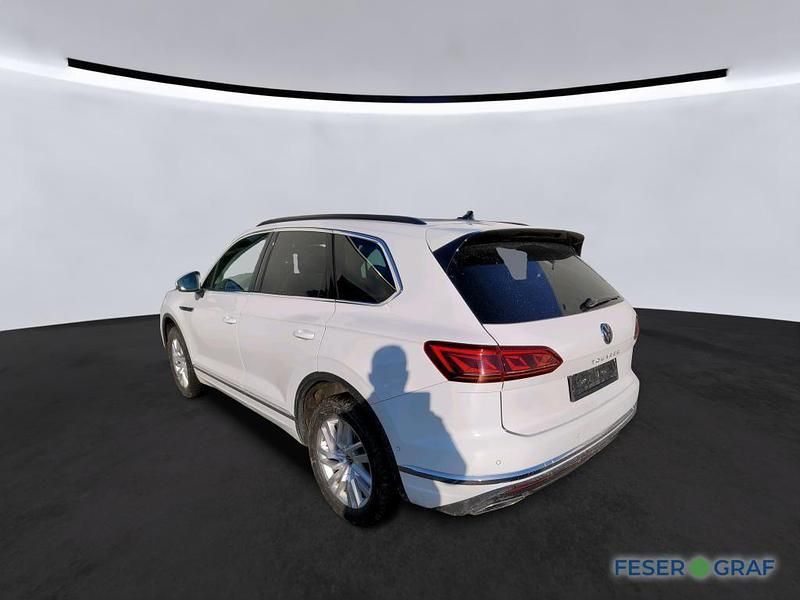 Gebraucht VW Touareg 231 PS (169 kW) 2022 Pure white SUV