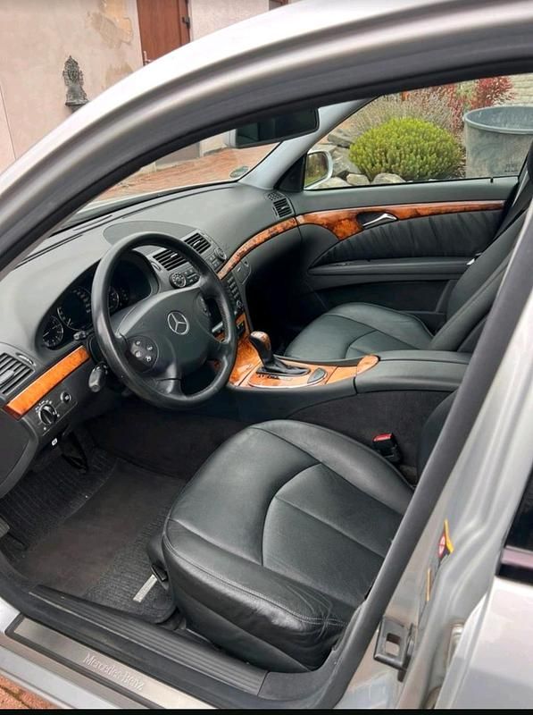 Gebraucht Mercedes E280 231 PS (169 kW) 2006 Silber Limousine