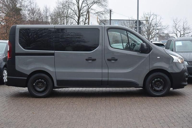 Gebraucht Renault Trafic Expression 145 PS (106 kW) 2018 Grau Van / Kleinbus