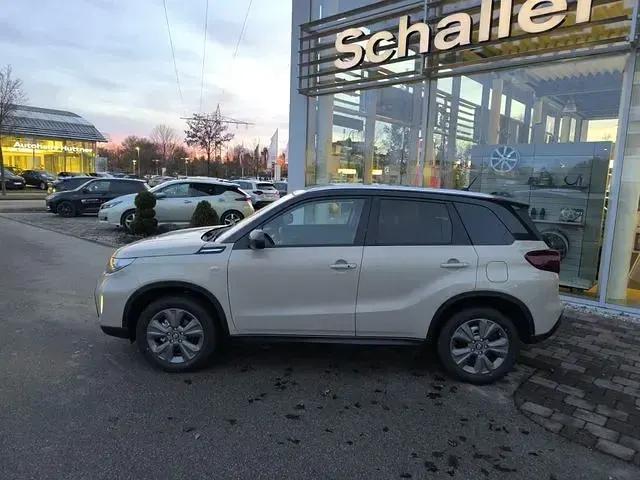 Neu Suzuki Vitara Comfort 109 PS (80 kW) 2026 Beige SUV