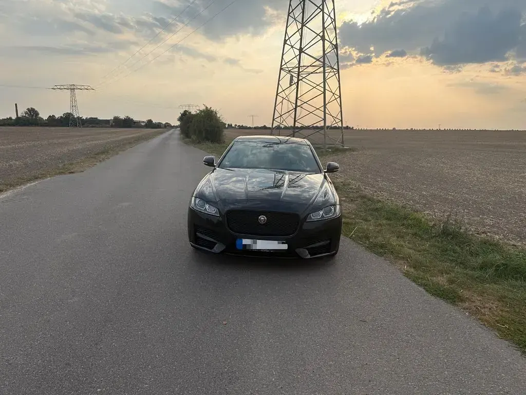 Gebraucht Jaguar XF R-Sport 179 PS (131 kW) 2020 Schwarz Limousine