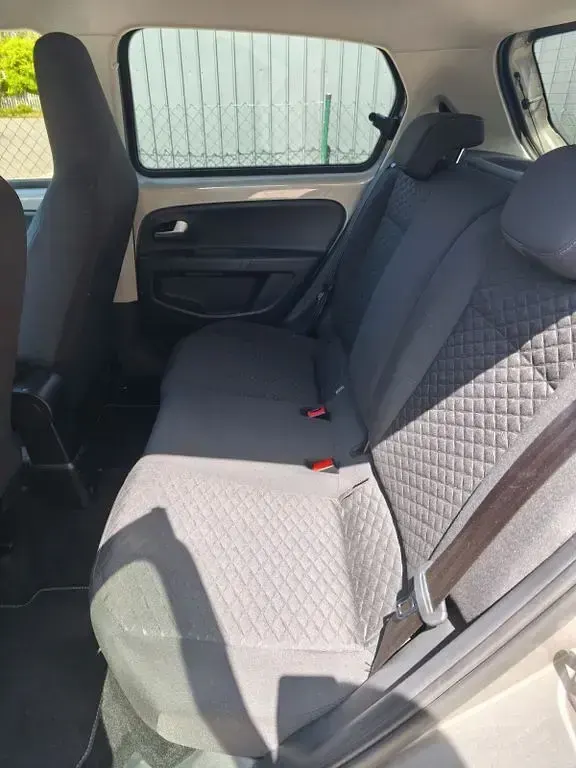 Usado VW up! IQ Drive 60 CV (44 kW) 2020 Plateado Utilitario