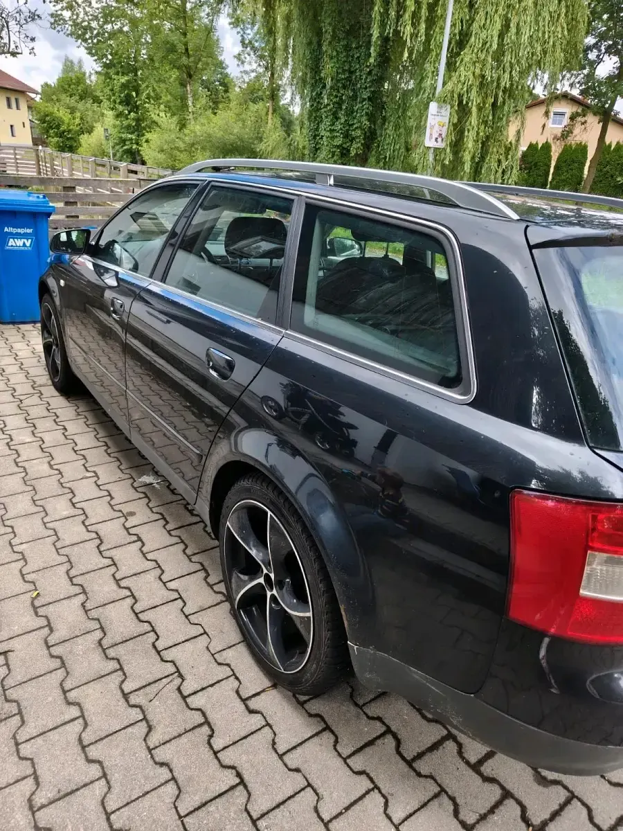 Gebraucht Audi A4 102 PS (75 kW) 2004 Schwarz Kombi
