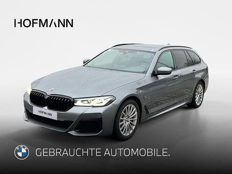 Skyscraper grau metallic Gebraucht 2022 BMW 530e M Sport Kombi | 37.902 € (Etwas zu teuer) - Bild 1/3