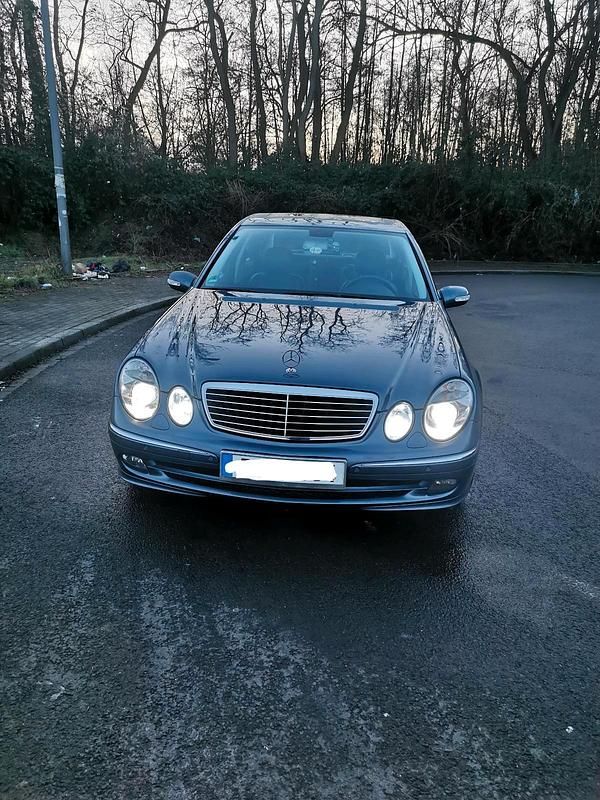 Gebraucht Mercedes E280 Avantgarde 190 PS (139 kW) 2006 Blau Limousine