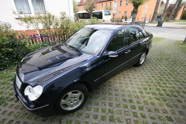 Gebraucht Mercedes 220 143 PS (105 kW) 2000 Blau Limousine