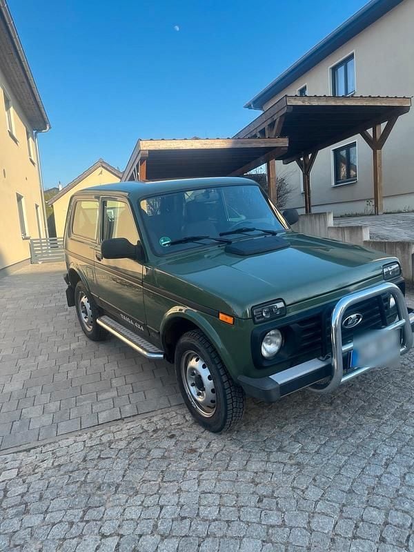 Gebraucht Lada niva 83 PS (61 kW) 2016 Grün SUV