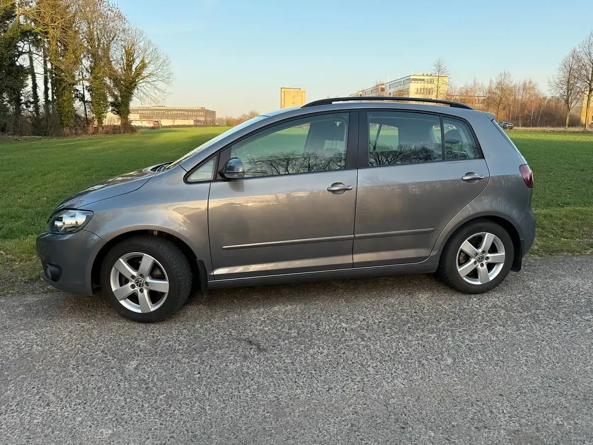 Gebraucht VW Golf VI 105 PS (77 kW) 2011 Grau Kleinwagen