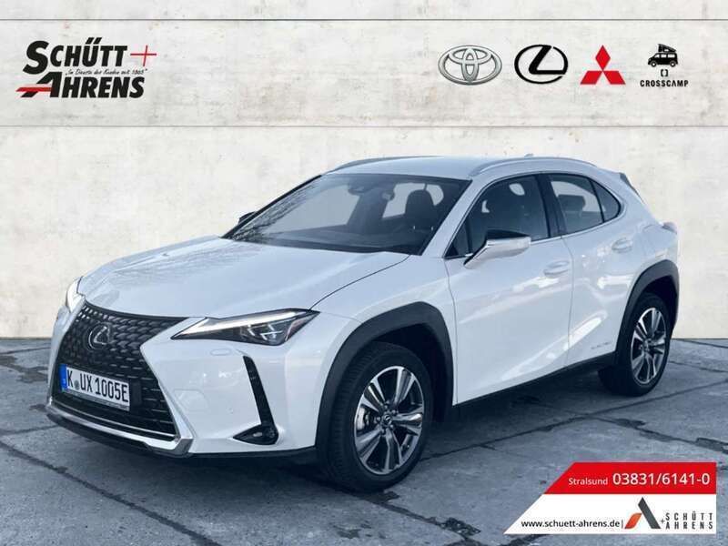 Titaniumweiß Gebraucht 2021 Lexus UX 300e Luxury Line SUV | 32.480 € (Teuer) - Bild 1/4