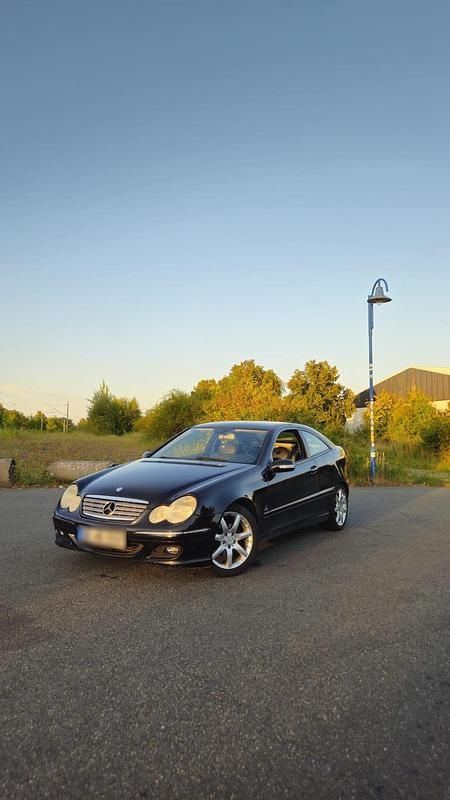 Gebraucht Mercedes C180 143 PS (105 kW) 2006 Schwarz Coupé