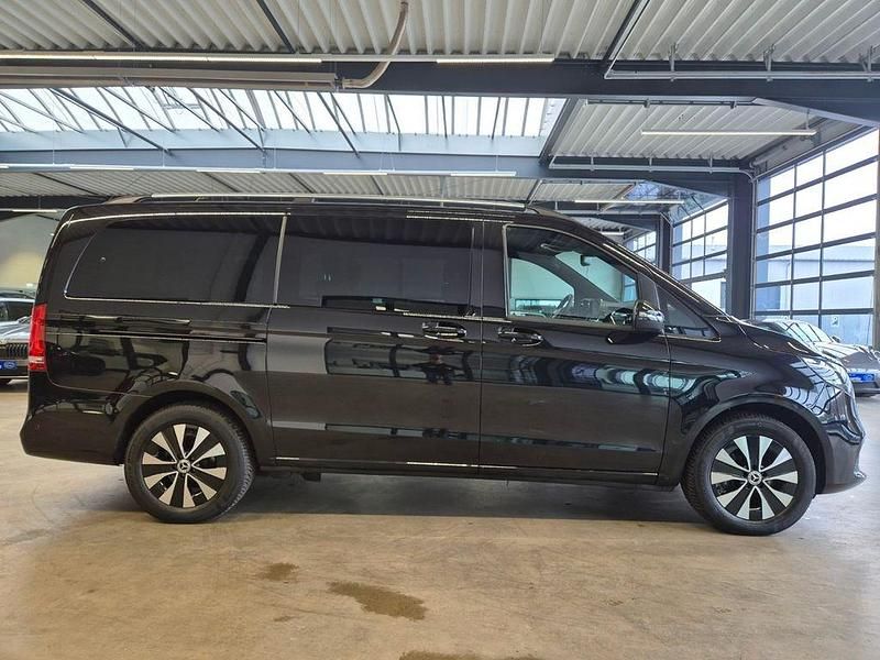 Gebraucht Mercedes V250 190 PS (139 kW) 2024 Obsidianschwarz metallic Van / Kleinbus
