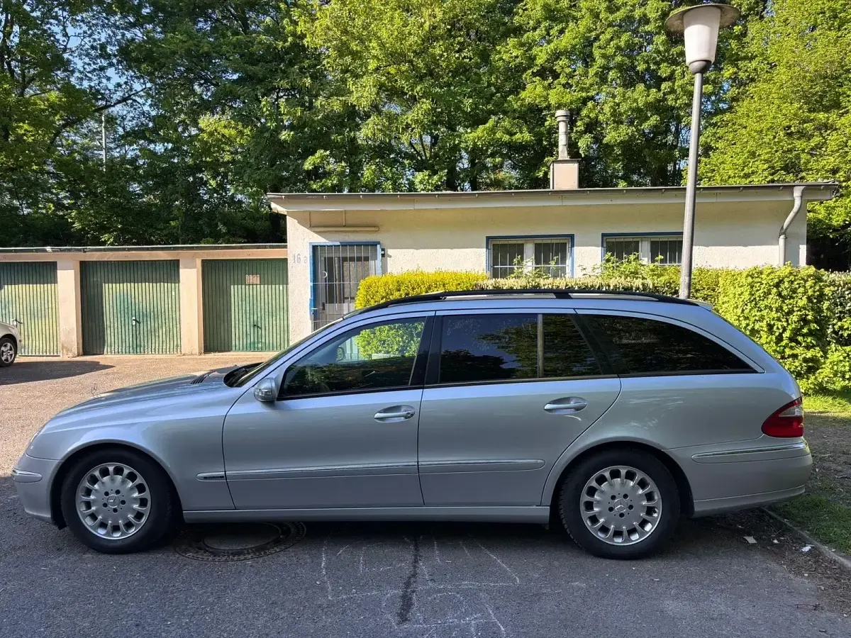 Gebraucht Mercedes E270 Elegance 177 PS (130 kW) 2003 Silber Kombi