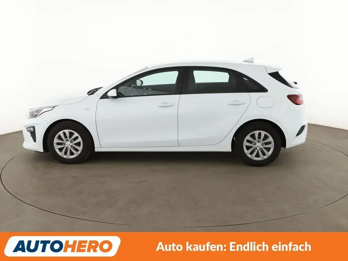 Usado Kia Ceed Attract 101 CV (74 kW) 2021 Blanco Utilitario