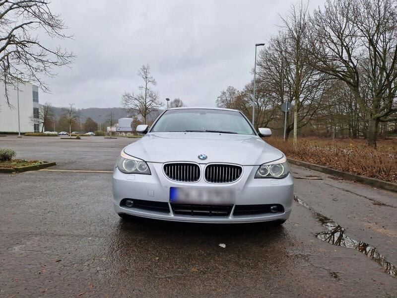 Silber Gebraucht 2006 BMW 523 Limousine | 7.900 € (Teuer) - Bild 1/4
