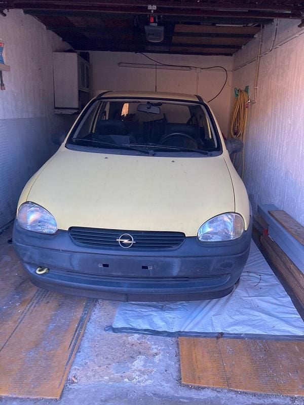 Gelb Gebraucht 1999 Opel Corsa Kleinwagen | 599 € (Guter Preis) - Bild 1/2