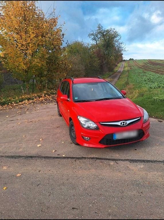 Gebraucht Hyundai i30 Edition+ 109 PS (80 kW) 2010 Rot Kombi