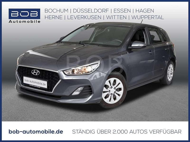 Grau Gebraucht 2019 Hyundai i30 Select Limousine | 11.810 € (Fairer Preis) - Bild 1/3