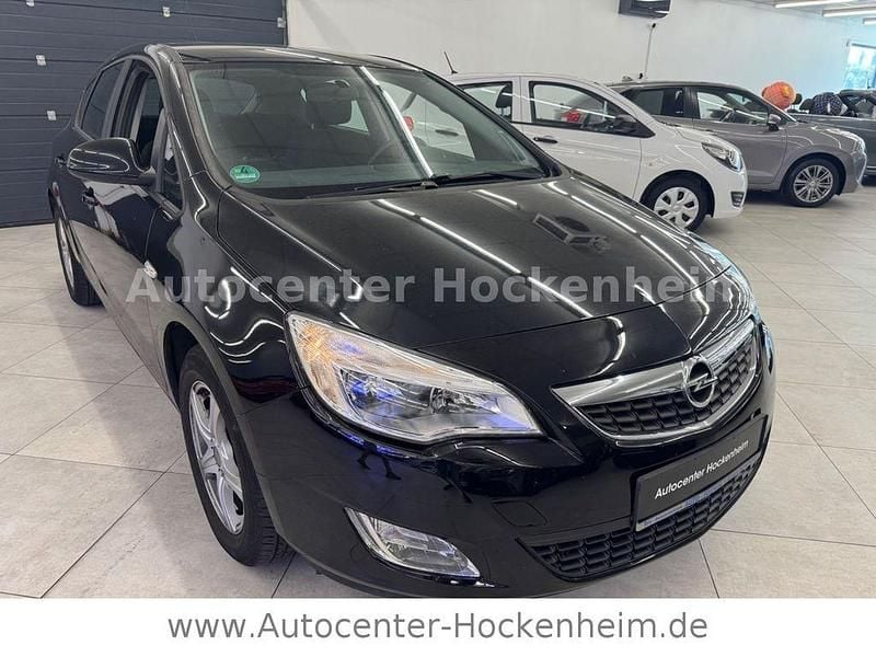 Schwarz Gebraucht 2011 Opel Astra Selection Limousine | 3.550 € (Guter Preis) - Bild 1/4