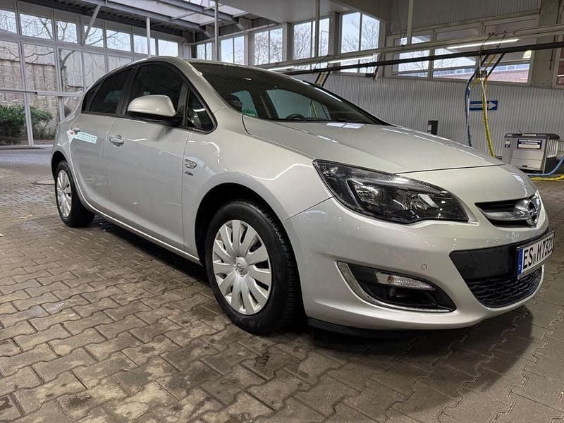 Gebraucht Opel Astra Active 140 PS (102 kW) 2013 Silber Limousine