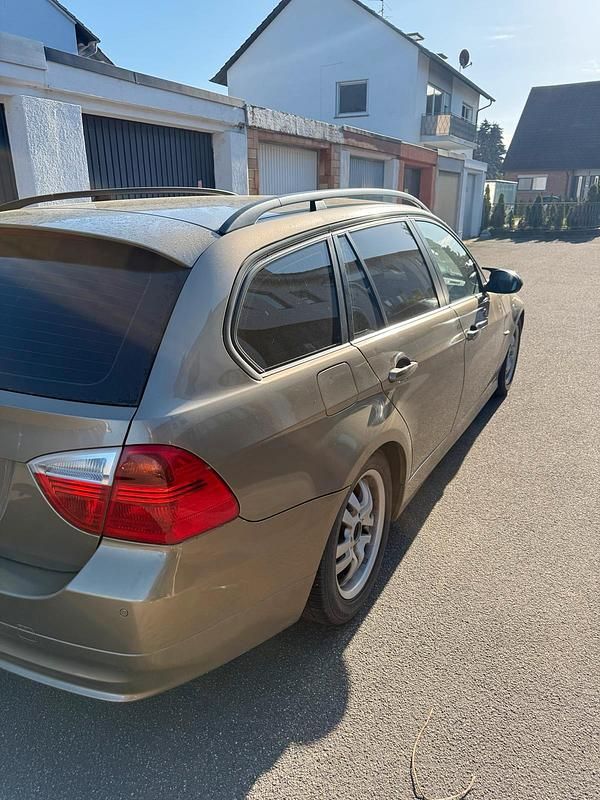 Gebraucht BMW 318 129 PS (94 kW) 2006 Gold Kombi