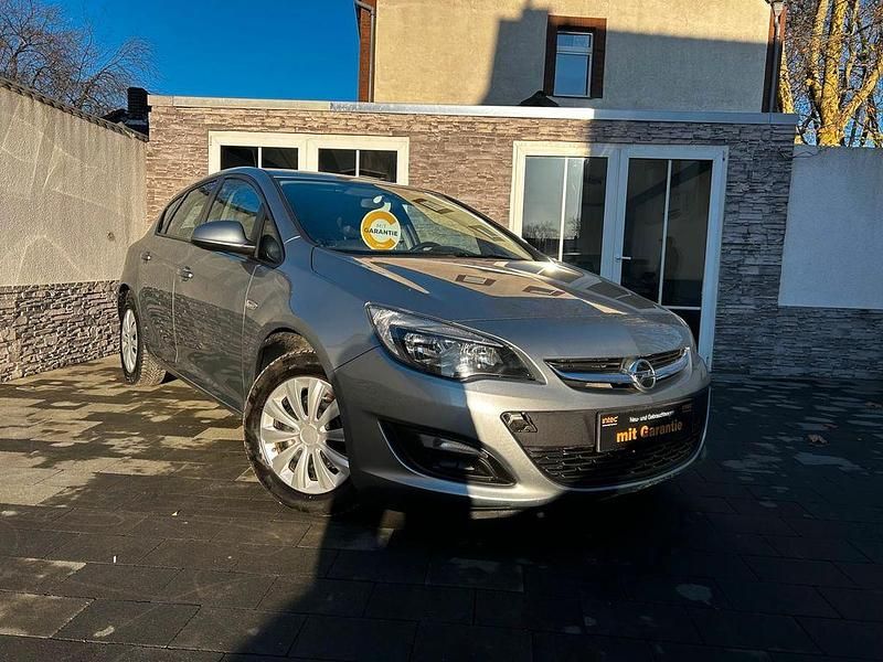 Silber Gebraucht 2015 Opel Astra Style Limousine | 6.490 € (Fairer Preis) - Bild 1/4