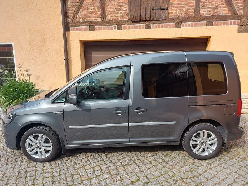 Grau Gebraucht 2017 VW Caddy Trendline Van / Kleinbus | 15.980 € (Fairer Preis) - Bild 1/4