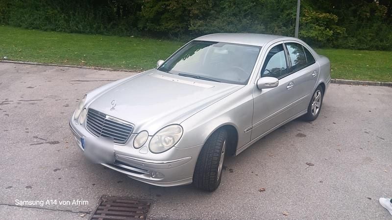 Silber Gebraucht 2002 Mercedes E320 Limousine | 3.199 € (Guter Preis) - Bild 1/4
