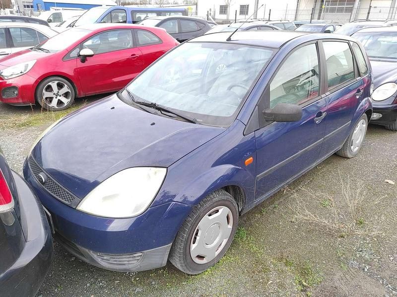 Gebraucht Ford Fiesta 60 PS (44 kW) 2002 Frostweiß Kleinwagen