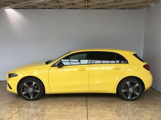 Gebraucht Mercedes A250 Progressive 163 PS (119 kW) 2023 Unilack sonnengelb Limousine