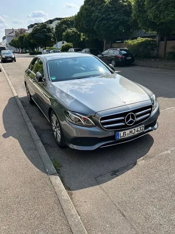 Gebraucht Mercedes E200 Avantgarde 160 PS (117 kW) 2020 Grau Limousine