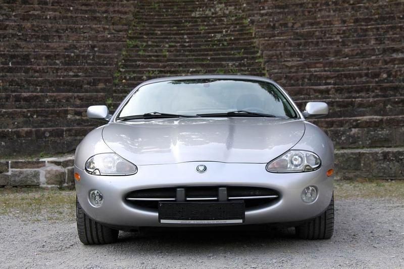 Silber Gebraucht 2002 Jaguar XK8 Coupé | 11.999 € (Fairer Preis) - Bild 1/4