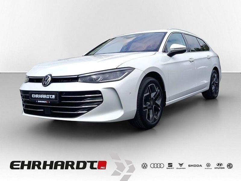 Oryxweiß perlmutteffekt Gebraucht 2024 VW Passat Elegance Kombi | 43.250 € (Fairer Preis) - Bild 1/3