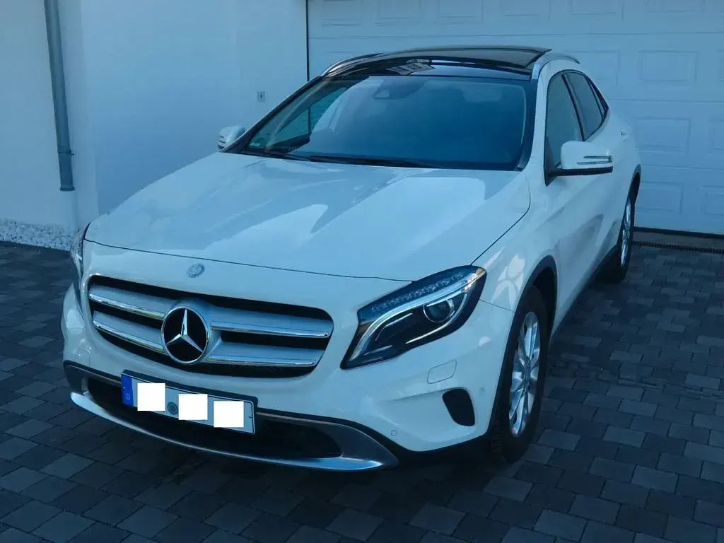 Gebraucht Mercedes GLA180 122 PS (89 kW) 2016 Weiß SUV