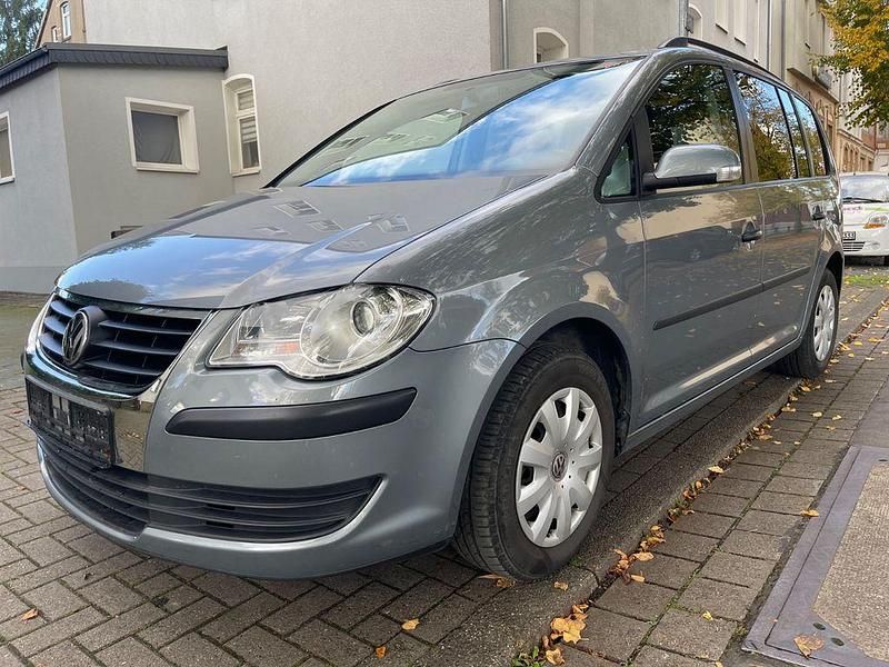 Grau Gebraucht 2009 VW Touran Conceptline Van / Kleinbus | 5.599 € (Fairer Preis) - Bild 1/4