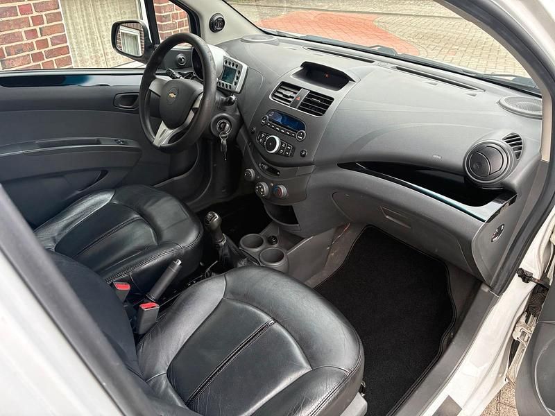 Gebraucht Chevrolet Spark 68 PS (50 kW) 2012 Weiß Kleinwagen