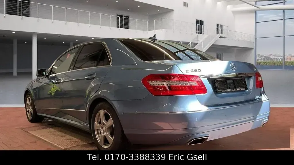 Second-hand Mercedes E250 204 CP (150 kW) 2011 Albastru Berlinǎ