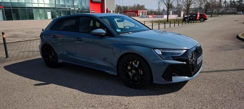 Blau Gebraucht 2025 Audi RS3 Kleinwagen | 66.500 € (Fairer Preis) - Bild 1/4