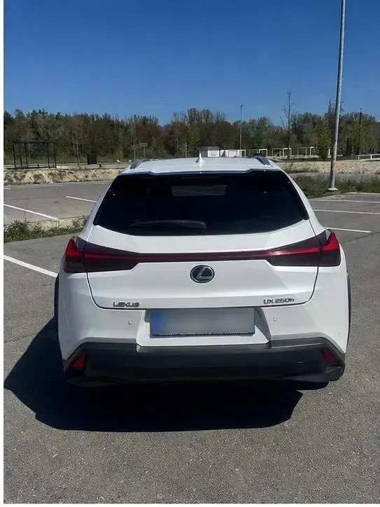 Second-hand Lexus UX 152 CP (111 kW) 2021 Alb SUV