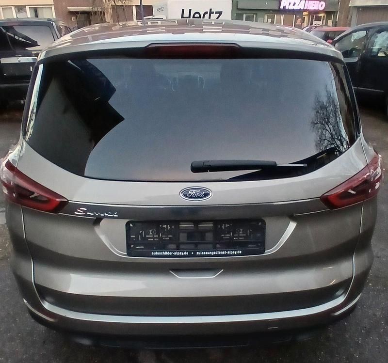 Gebraucht Ford S-MAX Titanium 241 PS (177 kW) 2017 Gold Van / Kleinbus