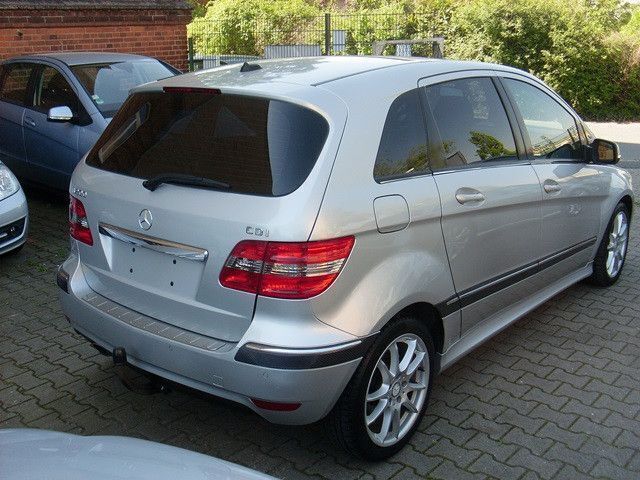 Gebraucht Mercedes B200 140 PS (102 kW) 2009 Silber Van / Kleinbus