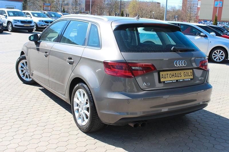 Gebraucht Audi A3 Attraction 122 PS (89 kW) 2013 Grau Limousine