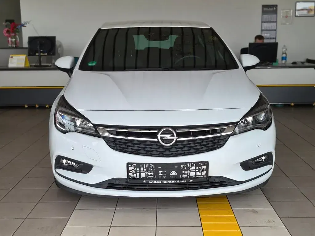Gebraucht Opel Astra Dynamic 125 PS (91 kW) 2016 Weiß Limousine