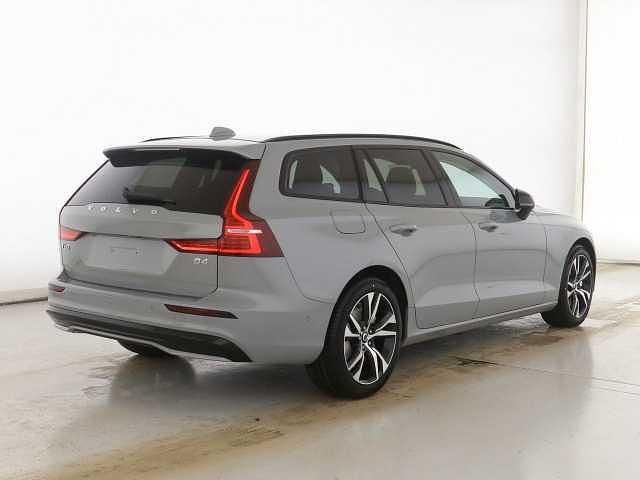 Gebraucht Volvo V60 145 PS (106 kW) 2025 Kombi