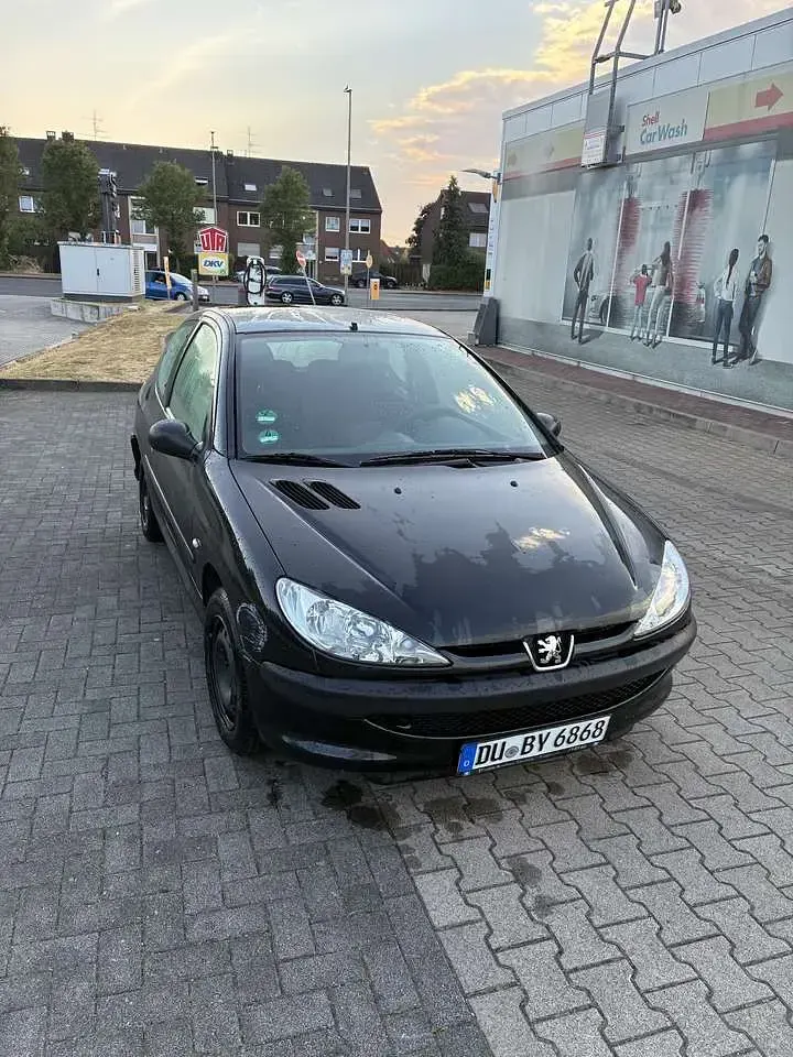 Gebraucht Peugeot 206 Tendance 88 PS (64 kW) 2005 Schwarz Kleinwagen
