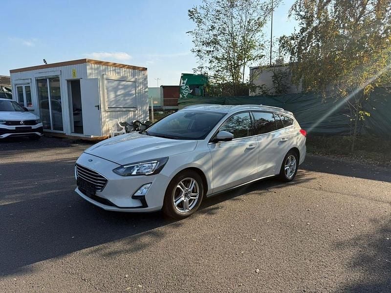Weiß Gebraucht 2020 Ford Focus Titanium Limousine | 8.700 € (Superpreis) - Bild 1/4