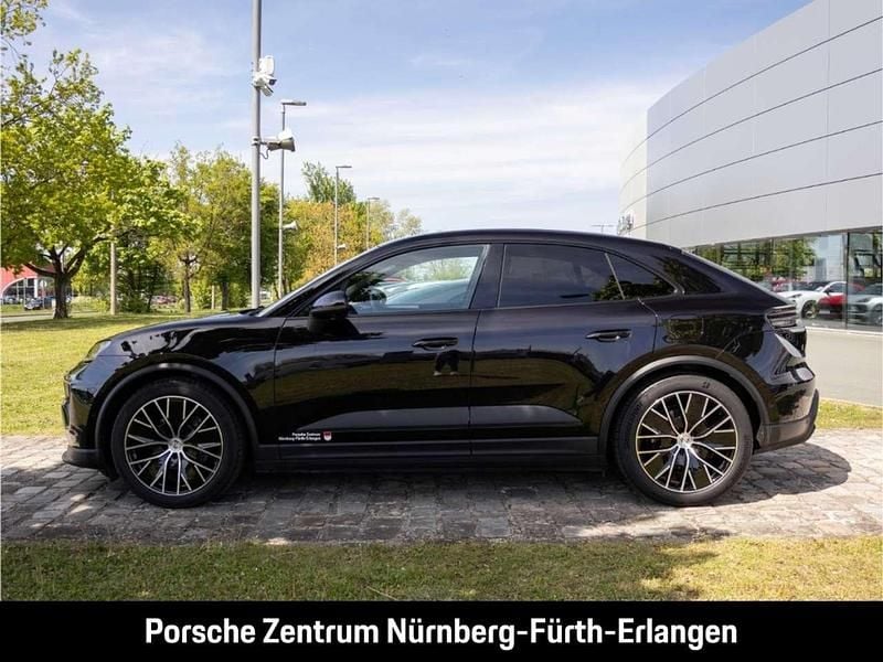 Gebraucht Porsche Macan 264 kW (360 PS) 2025 Tiefschwarzmetallic SUV