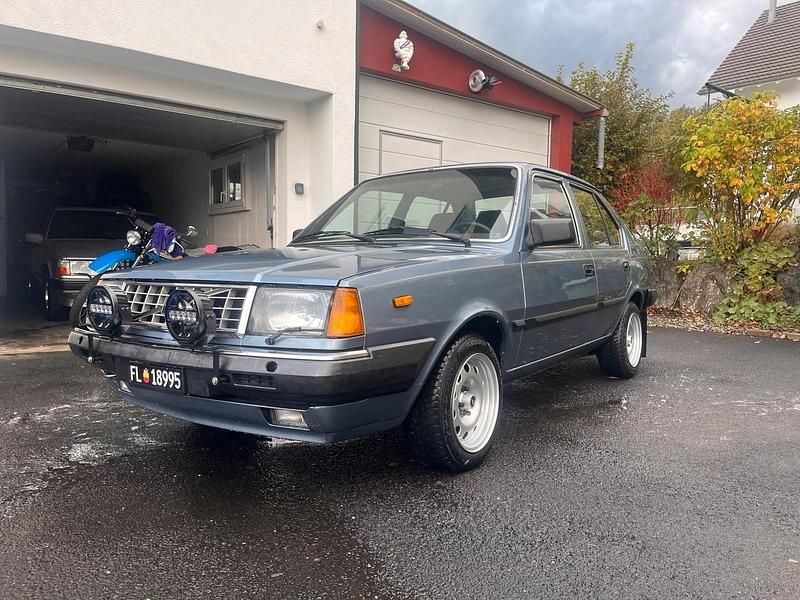 Blau Gebraucht 1984 Volvo 360 Limousine | 15.500 € - Bild 1/3