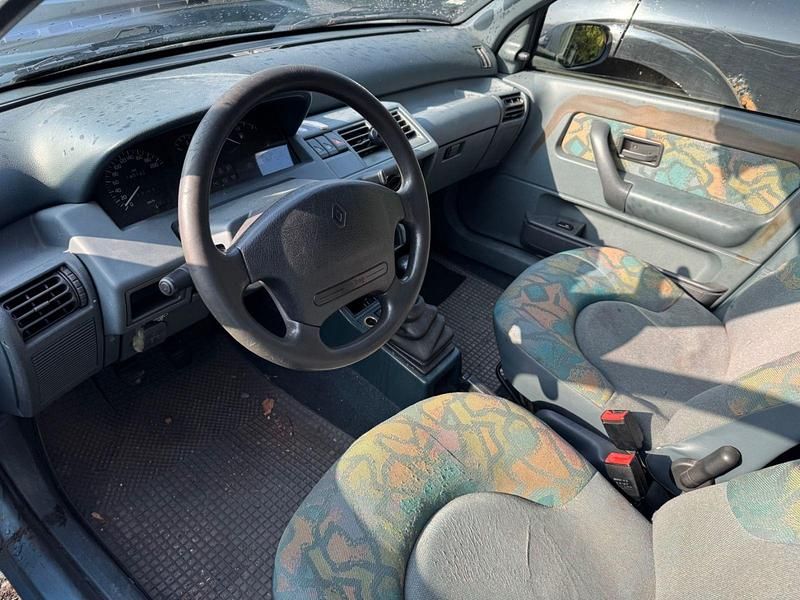 Gebraucht Renault Clio II 54 PS (39 kW) 2004 Grün Kleinwagen